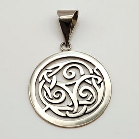 Silpada 925 Sterling Celtic Knot Pendant Weighs 21.9 grams.