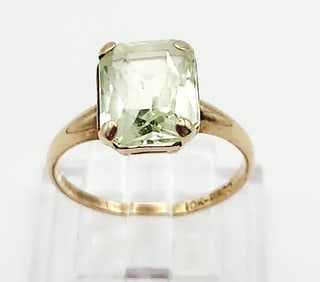 10K Yellow Gold Emerald Cut Light Peridot Ring Size 5.5. Weighs 2.0 grams