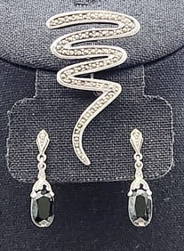 925 Sterling Marcasite & Onyx Earrings & Marcasite Squiggle Brooch Pin Lot weighs 9.6 grams.