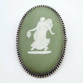 Wedgwood Green & White Jasper Sterling Brooch Pin #R68 Weighs 11.1 grams.