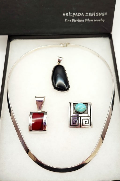 Silpada 925 Sterling Choker Necklace & Red Jasper Turquoise & Onyx: Turquoise & Onyx Pendants. Lot weighs 100 grams Not sure if the pendants are Silpada.For the best shipping rates, please select "Self-Arranged." Once you've done this, you will automatically be added