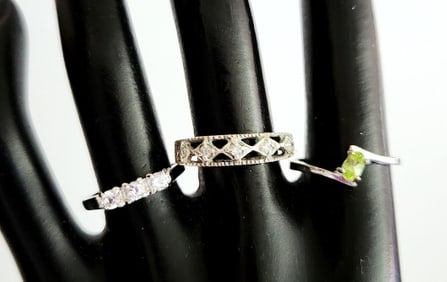 925 Sterling Silver & Rhinestones & Peridot Rings Lot weighs 7.2