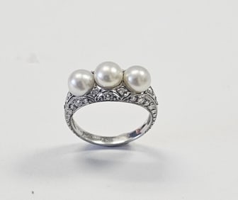 Vintage Tiffany and Co Pearl Ring Ring Weighs 4 Grams