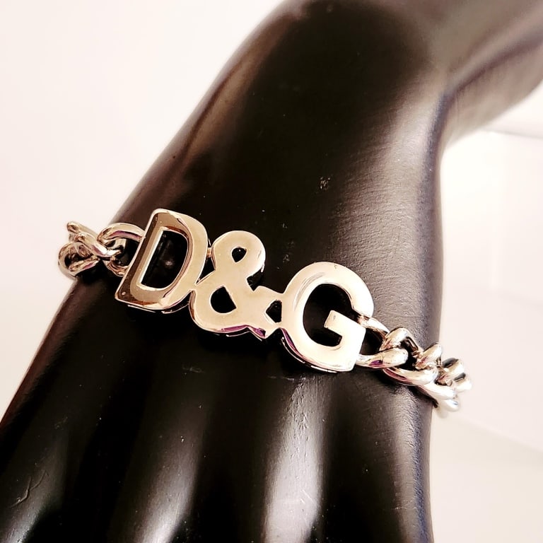 Silver Tone Dolce & Gabbana D&G Logo Bracelet Bracelet is 7". (1 of 4)