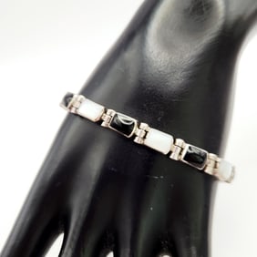 950 Sterling Silver Onyx & Mother-Of-Pearl Bracelet Mexico Weighs 29.8 grams. Marked 950.