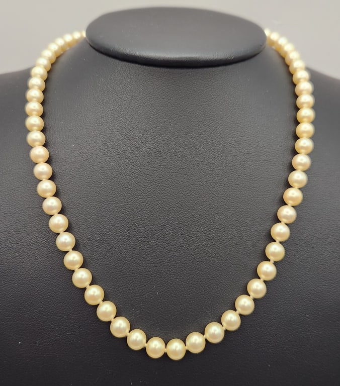 18" Ivory Cultured Pearl Necklace Clasp is 14K.: Clasp is 14K.For the best shipping rates, please select "Self-Arranged." Once you've done this, you will automatically be added to Kellie's dedicated shipping department. No further action is required