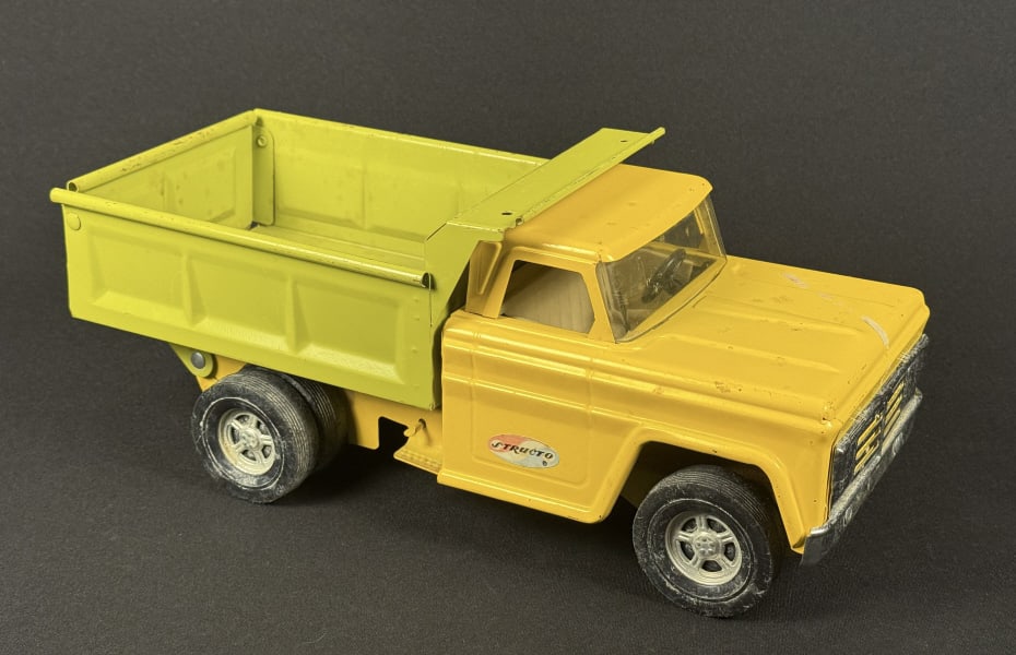 Vintage Pressed Metal Structo Dump Truck Toy Dump function works. No cracks in windshield. Scuffs (1 of 7)