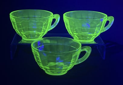 Vintage UV Uranium Glass Teacups x3 Excellent condition, free from chips or cracks. Please see