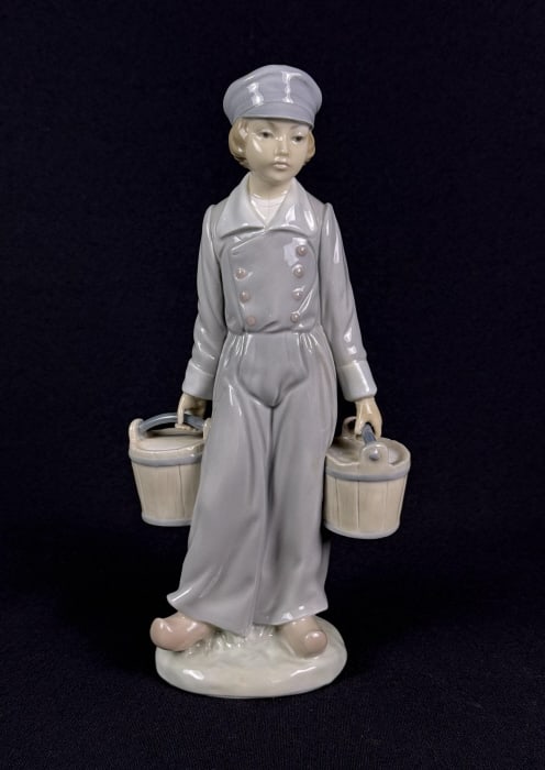 Lladro Porcelain Figurine 4811 Dutch Boy Pails Retired. Dutch Boy With Pails of (1 of 6)