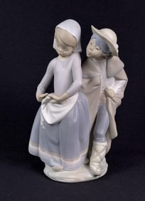 Lladro Porcelain Statue 1188 Little Couple Kissing Matte Finish. Retired figurine.