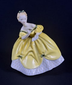 Royal Doulton Figurine 2315 The Last Waltz Measures 6.75 x 7.5 x 5.5 inches.
