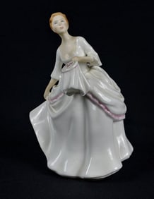 Royal Doulton Figurine 2961 Carol Measures 7.5 x 5.25 x 5 inches.
