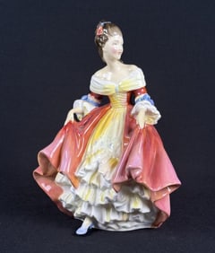 Royal Doulton Figurine 2229 Southern Belle Measures 7.25 x 4 x 5.5 inches.