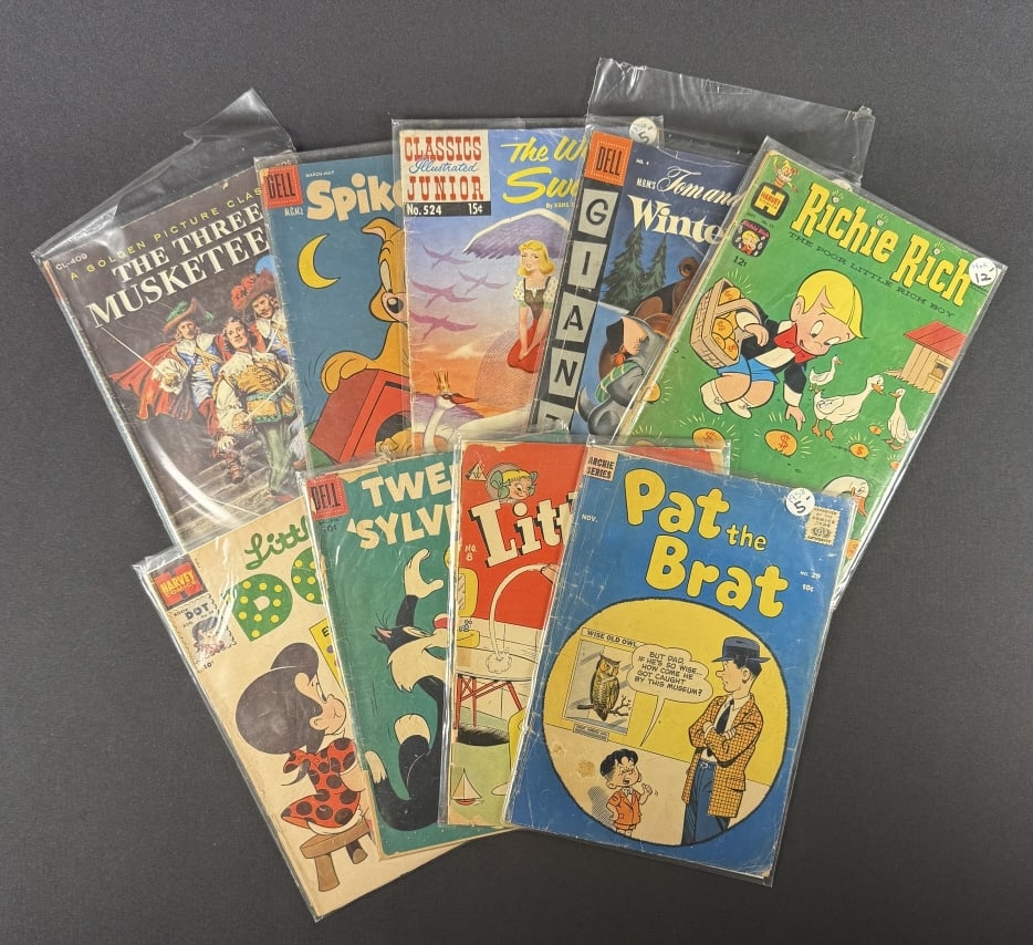 Mixed Lot Vintage Comics Harvey Dell Archie Reader copies with light to heavy wear including (1 of 4)