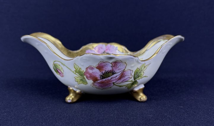 Vintage Stouffer Hand Painted Dish Free from chips or cracks. Some paint wear. Please refer to: Free from chips or cracks. Some paint wear. Please refer to photos for further item information and condition details. Measures 7 x 4.5 x 2.6 inches.