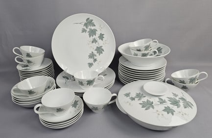 Vintage Noritake Wild Ivy Dinnerware Set Lot includes 4 10.5 inch plates, 10 8 inch plates, 8 bowls,