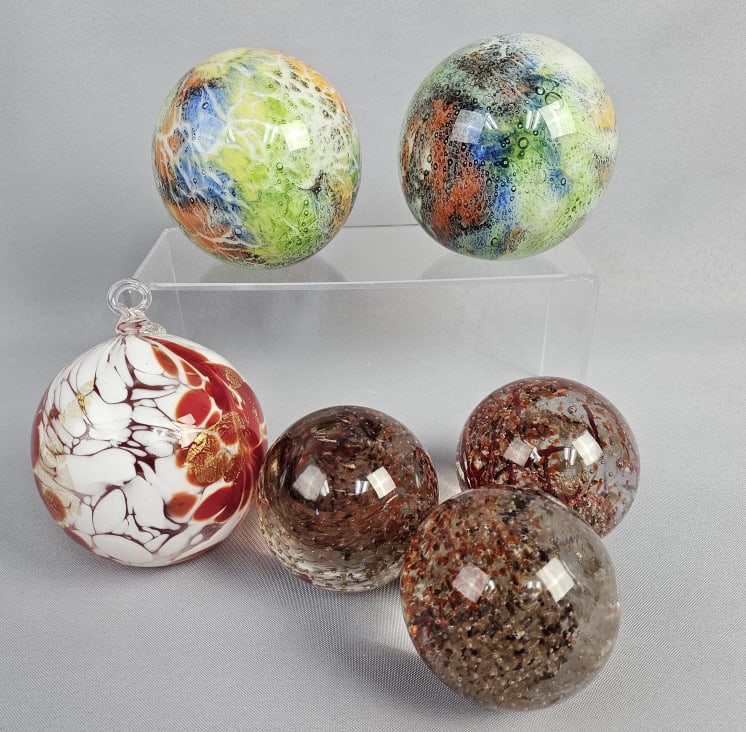 Mixed Lot Art Glass Paperweights & Decorative Balls: Balls Mix between hollow and solid glass. Free from damage.