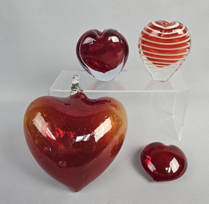 Red Art Glass Heart Vases Paperweight and Decorative Bulb: Decorative Bulb Small chips, one on base of vase. Please see pictures for details regarding the condition.