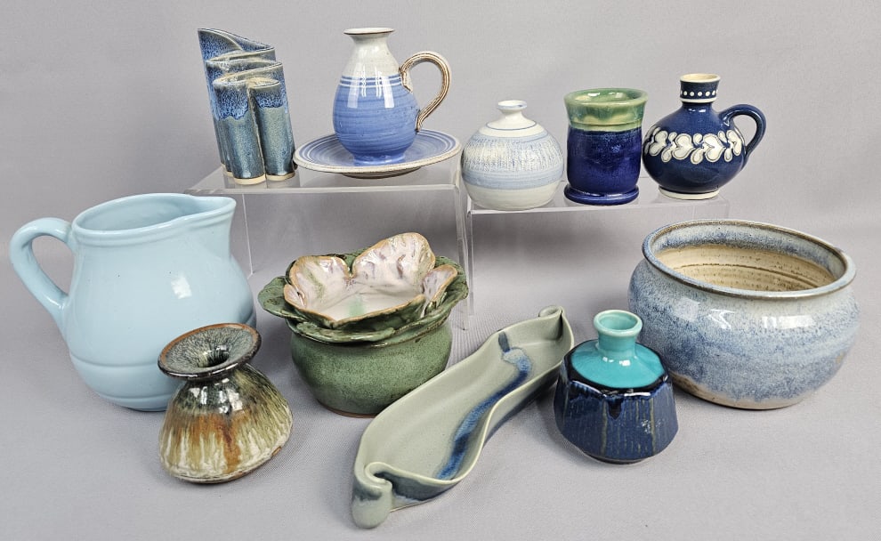 Eleven Pieces of Modern Studio Pottery A collection of eleven pieces of modern studio pottery, (1 of 19)