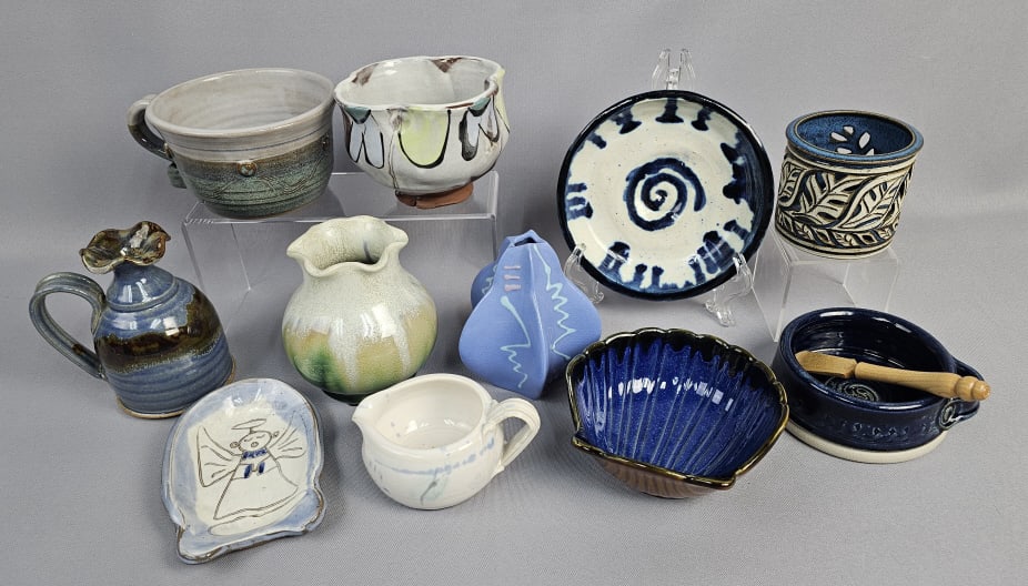 Eleven Contemporary Glazed Ceramic Studio Pottery A collection of eleven glazed ceramic items, (1 of 18)