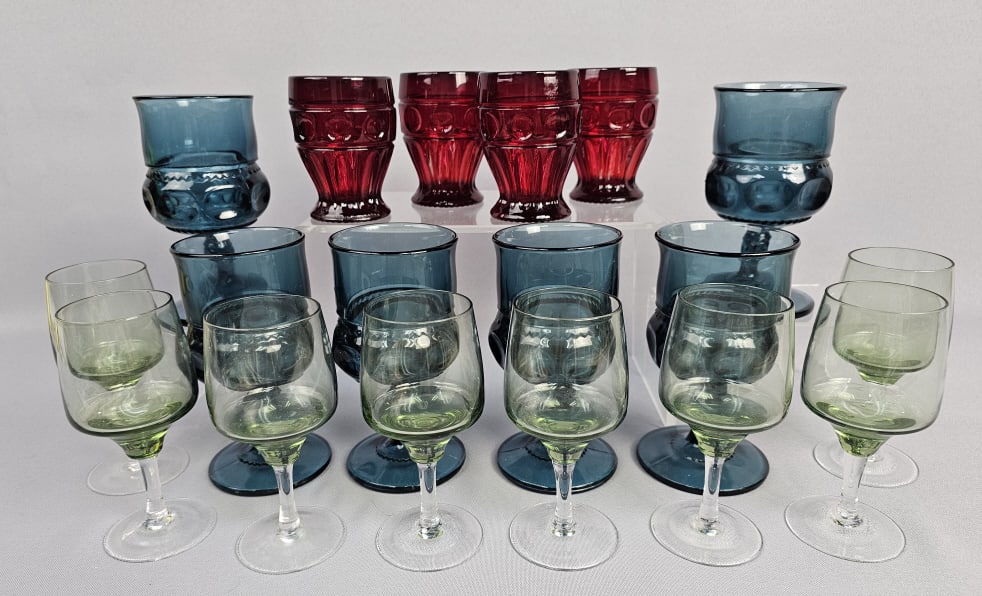 Mixed Glasses Cups Goblet Lot Inc Indiana Glass One glass with small chip around rim. Please see (1 of 13)