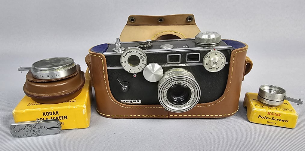 Argus C-3 Camera with Case & Accessories All untested. Camera marked with numbers ‘776723’ (1 of 14)