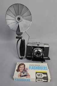 German Agfa Solinette Camera with Solinar f3.5 Lens & Flash Bulbs All untested.