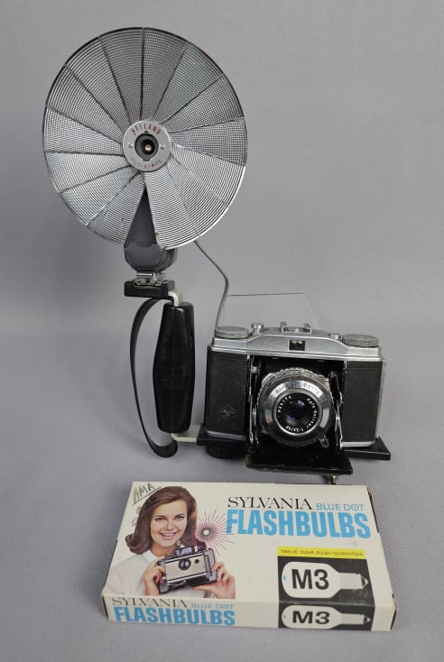 German Agfa Solinette Camera with Solinar f3.5 Lens & Flash Bulbs All untested. (1 of 10)