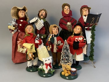 Byers’ Choice Carolers with Accessories Includes: Two women; Two men; Three children; Music stand;