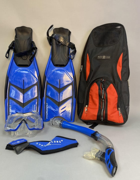 Aqua Lung Sport Snorkeling Set Set includes: Hydrosplit fins size 9-13 L/XL; mask/goggles; snorkel: Set includes: Hydrosplit fins size 9-13 L/XL; mask/goggles; snorkel and carry bag