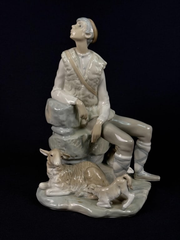 Lladro Porcelain Figurine 4571 Shepherd Resting 10 inches tall by 7.25 x 6 inches.: 10 inches tall by 7.25 x 6 inches. Small lamb has broken off. Please see photos for details.