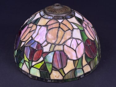 A Dale Tiffany, Inc. Tiffany Style Stained Glass Lamp Shade