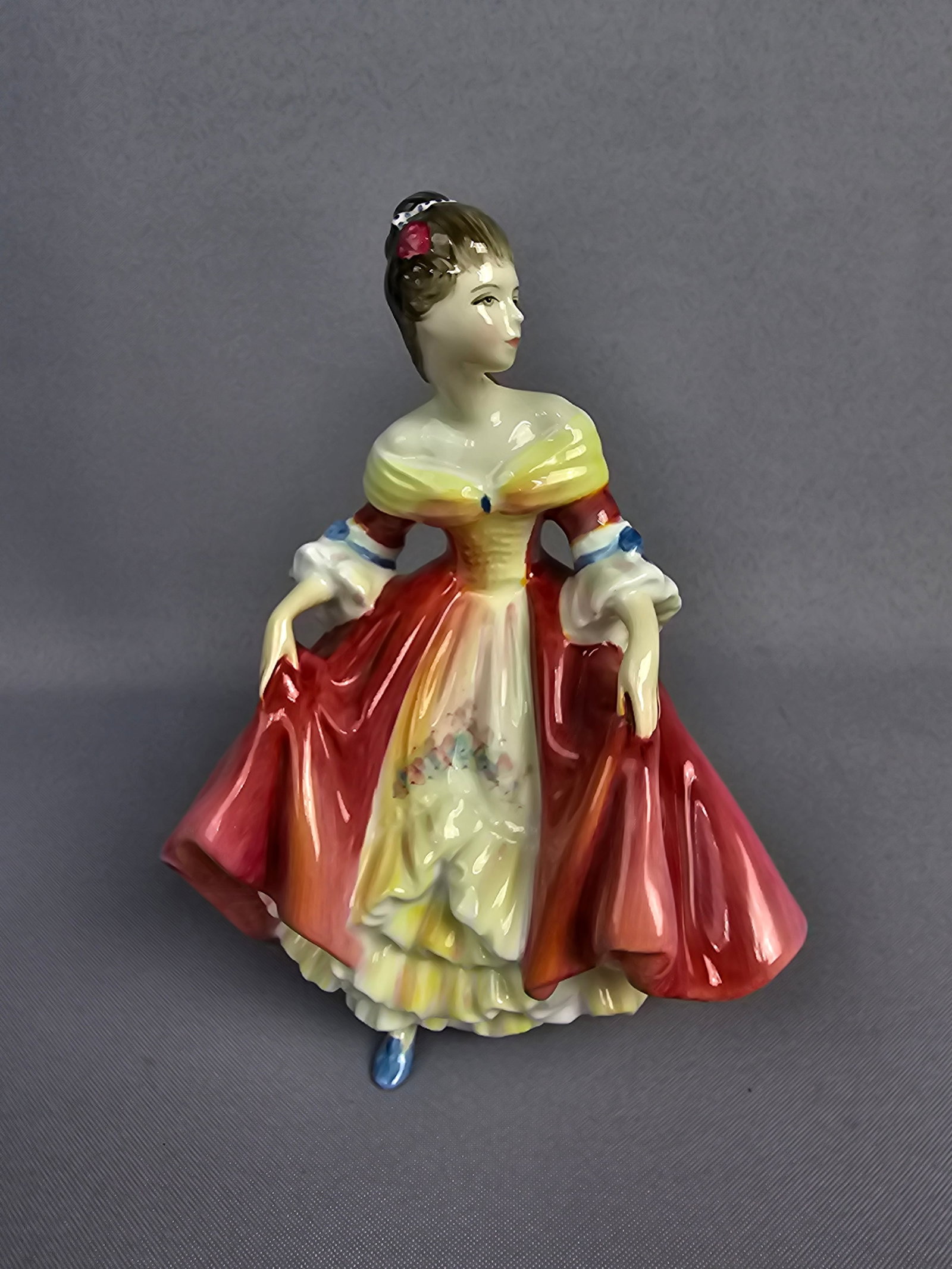 Royal Doulton 'Southern Belle' HN 2229 Bone China Figurine: A Royal Doulton 'Southern Belle' HN 2229 bone china figurine, modelled by Peggy Davies and copyrighted in 1957. This hand-decorated piece depicts a female figure in an elaborate, period-style gown, pr