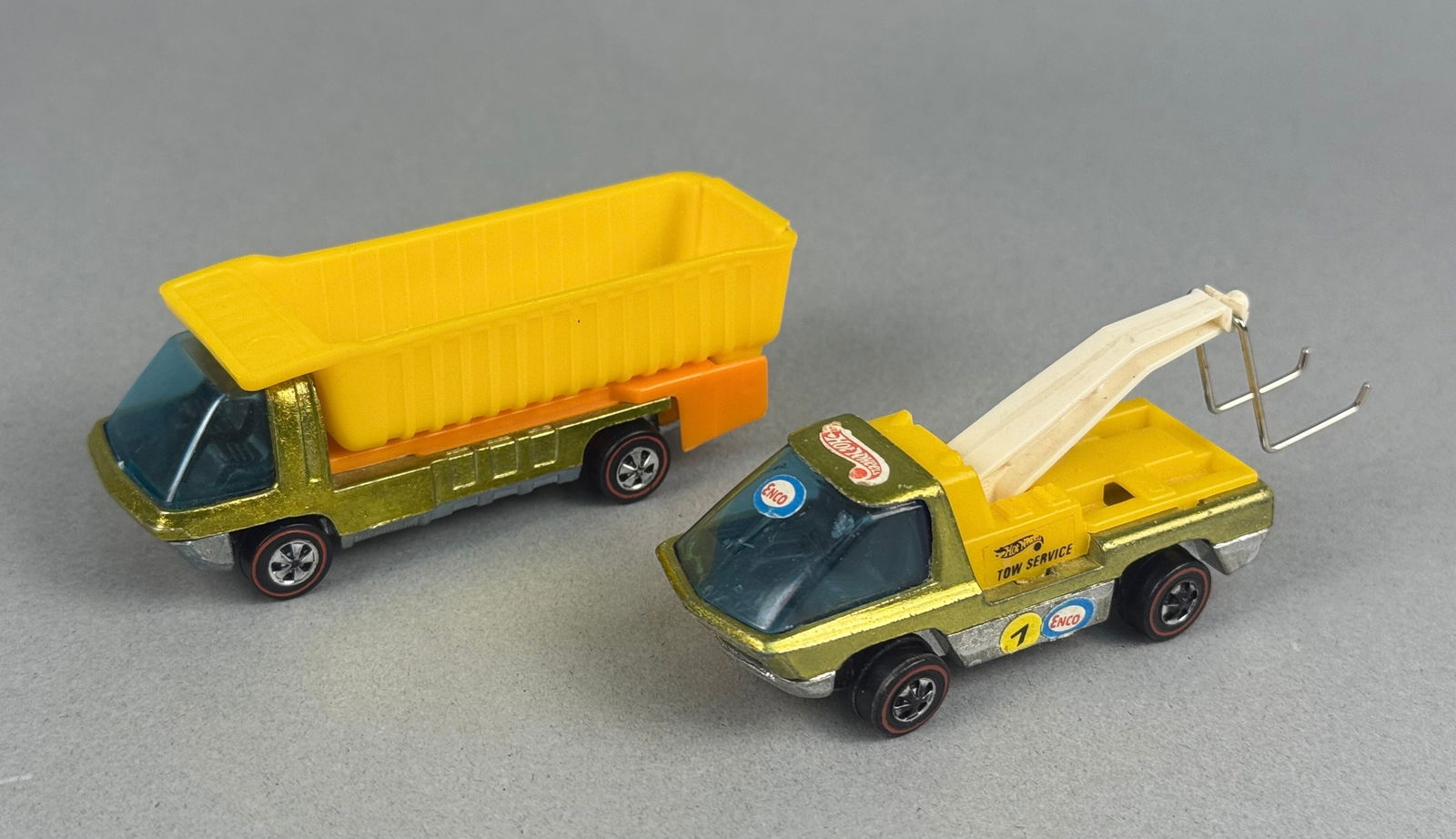 Hot Wheels Redline The Heavyweights Diecast Trucks Dump Truck & Tow Truck (1 of 6)