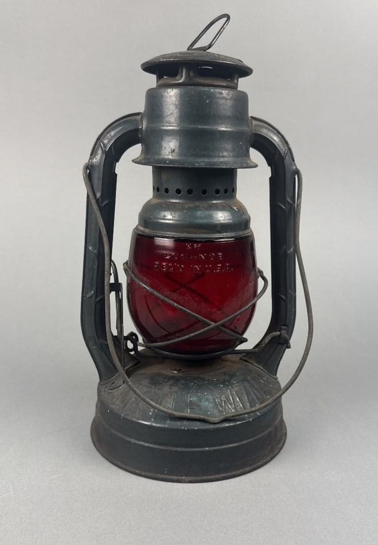 Vintage Dietz No. 0 Little Wizard Kerosene Signal Lantern with Red Globe (1 of 5)