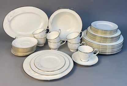 A Large Set of Noritake Bone China 'Wind Blossom' Pattern 4719 Dinnerware