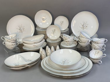 A Set of Kaysons 'Golden Rhapsody' Fine China Dinnerware, Japan, 1961