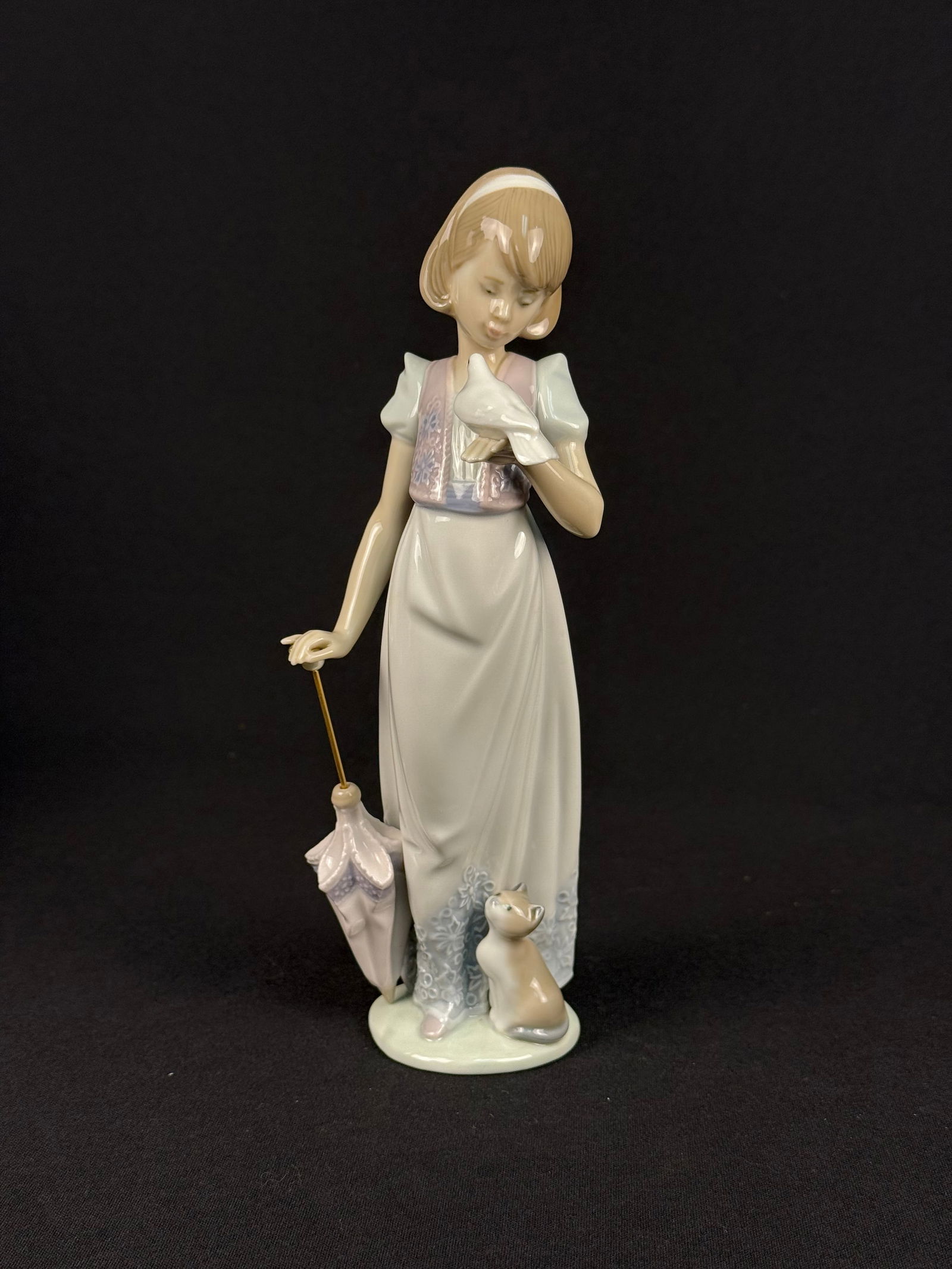 Lladro 'Summer Stroll' Figurine, Model 7611 (1 of 6)