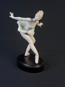 Lladro 'Curtain Call' Ballerina Figurine, Model No. 01005814