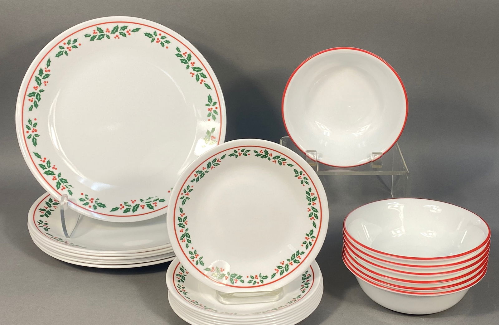 Corelle Winter Holly Dinnerware Set (1 of 4)