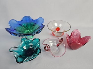 A Collection Mid-Century Modern Art Glass Bowls