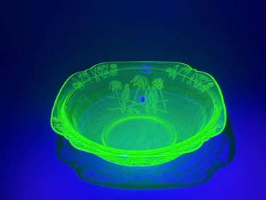 Federal Glass 'Sylvan Parrot' Green Uranium Depression Glass Bowl