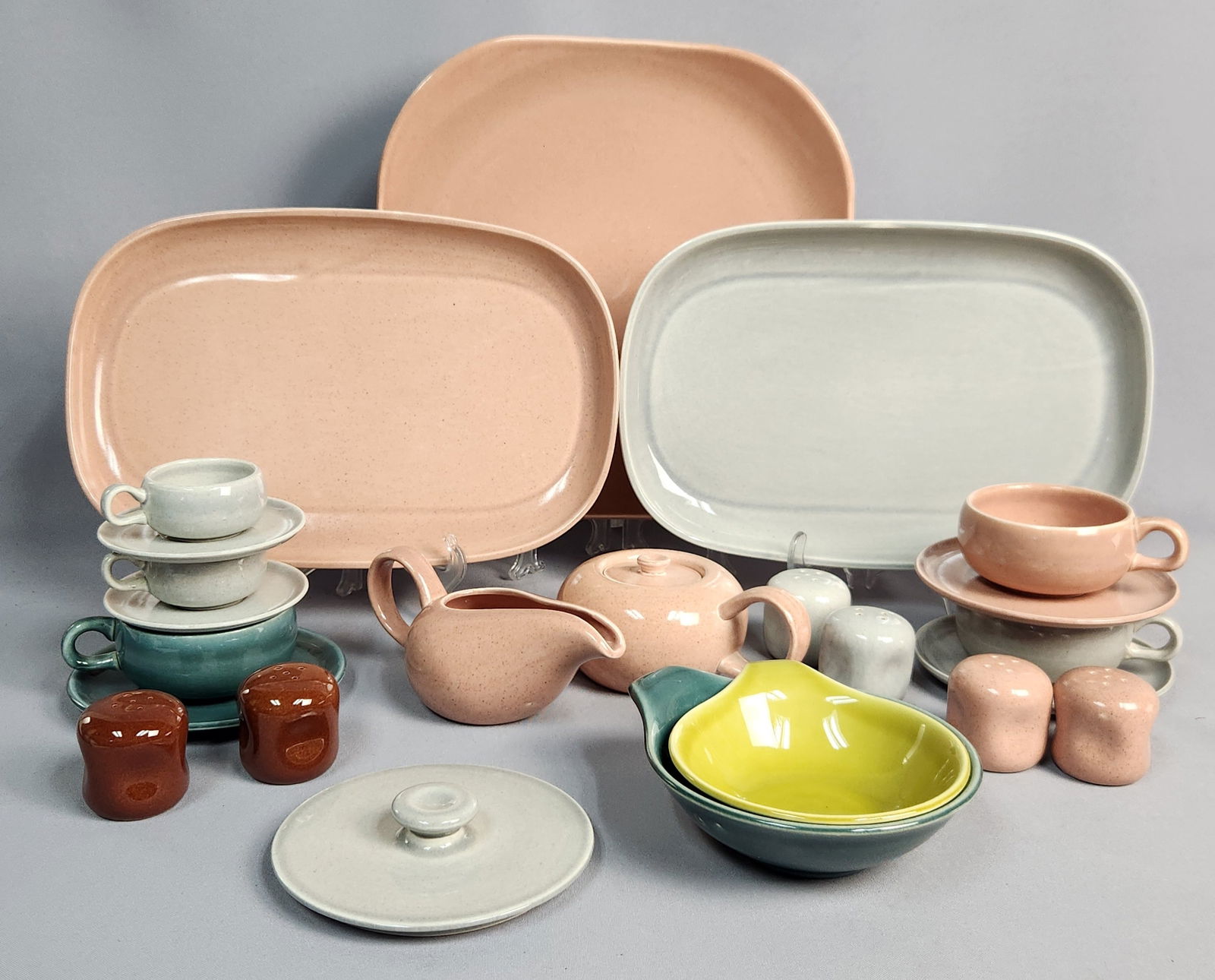Large Collection of Russel Wright American Modern Dinnerware by Steubenville (1 of 14)