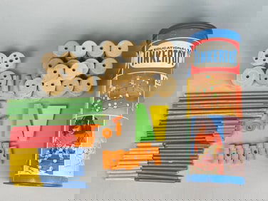 Vintage Original Educational Tinkertoy Construction Set No. 136, 125 Parts