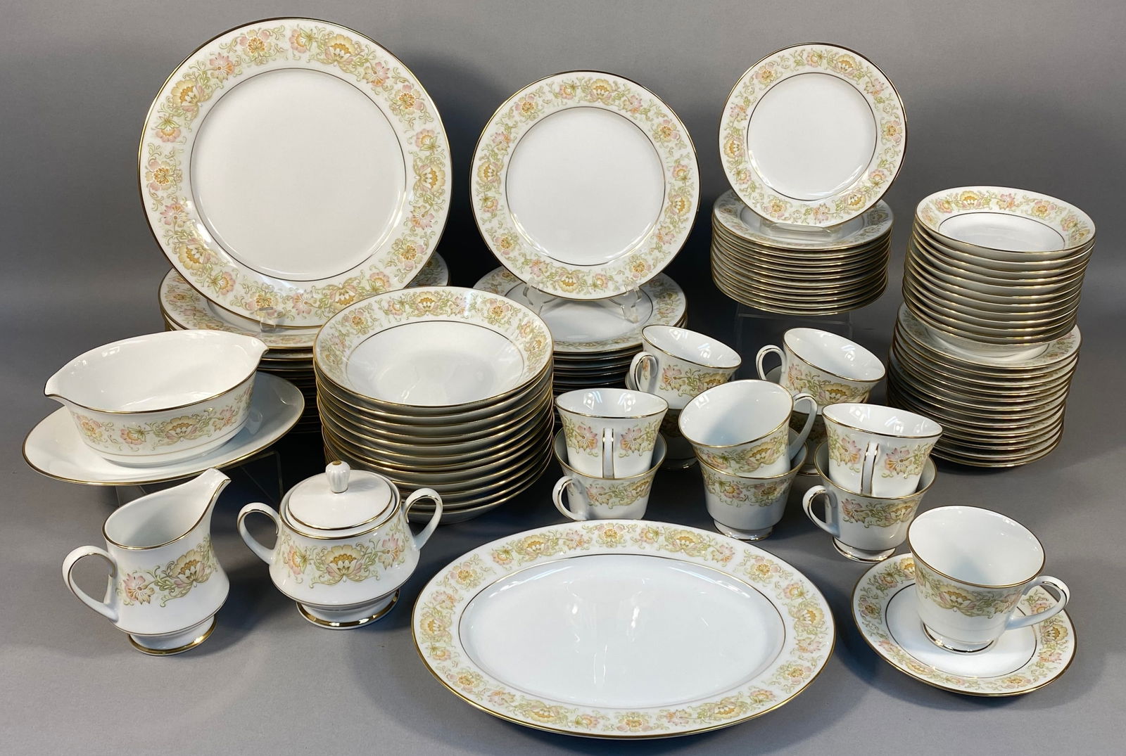 A Noritake 'May Garden' Pattern 2355 Fine China Dinnerware Set (1 of 8)