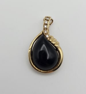 Vintage 14K Gold Black Onyx Pendant 4.3 Grams: Pendant Weighs 4.3 Grams DiamondDiamond Accent