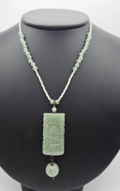 Sterling Carved Jade Necklace 34.9 Grams: Necklace Measures 28" Necklace Weighs 34.9 Grams