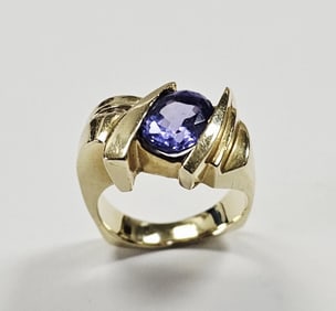 14K Gold Tanzanite and Diamond Ring 10.8 Grams