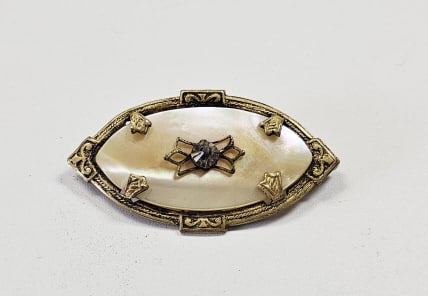 Victorian Antique Mother of Pearl Brooch: Brooch weighs 3.4 GramsBronze tone metal