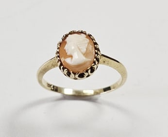10K Yellow Gold Shell Cameo Ring 1.7 Grams